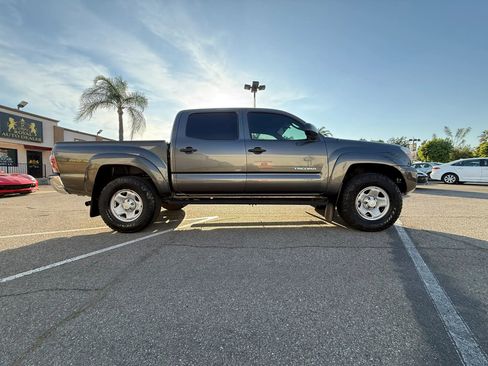 Used 2015 Toyota Tacoma PreRunner w/ SR5 Package image 4