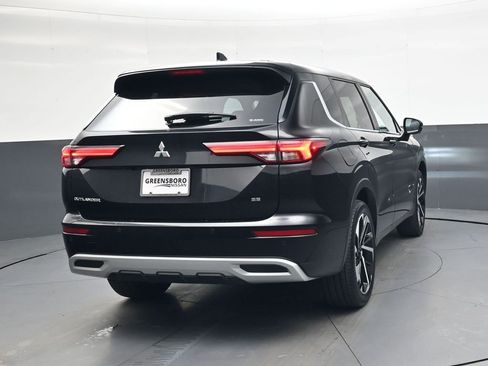 Used 2024 Mitsubishi Outlander SE image 4