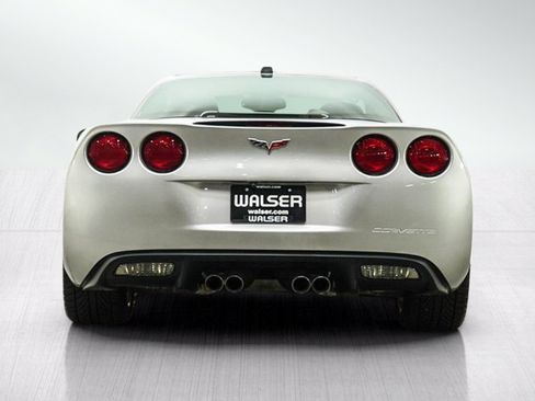 Used 2005 Chevrolet Corvette Coupe w/ Preferred Equipment Group RWD image 4