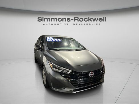 Used 2025 Nissan Versa S image 2