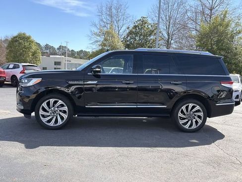 Used 2024 Lincoln Navigator Reserve AWD/4WD image 11