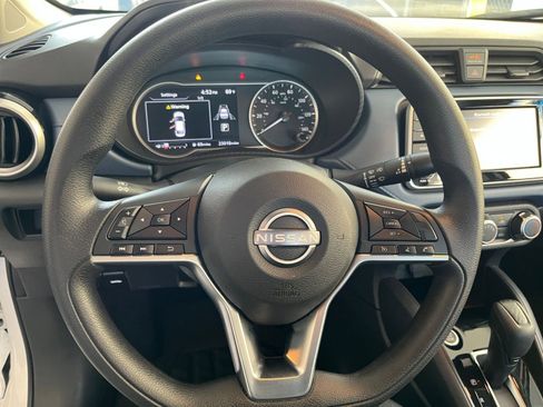 Used 2025 Nissan Versa SV image 28