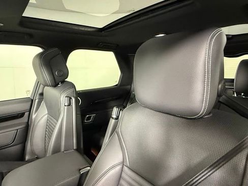 New 2025 Land Rover Discovery S image 13