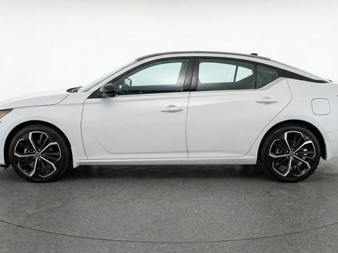 Used 2025 Nissan Altima 2.5 SR FWD image 5