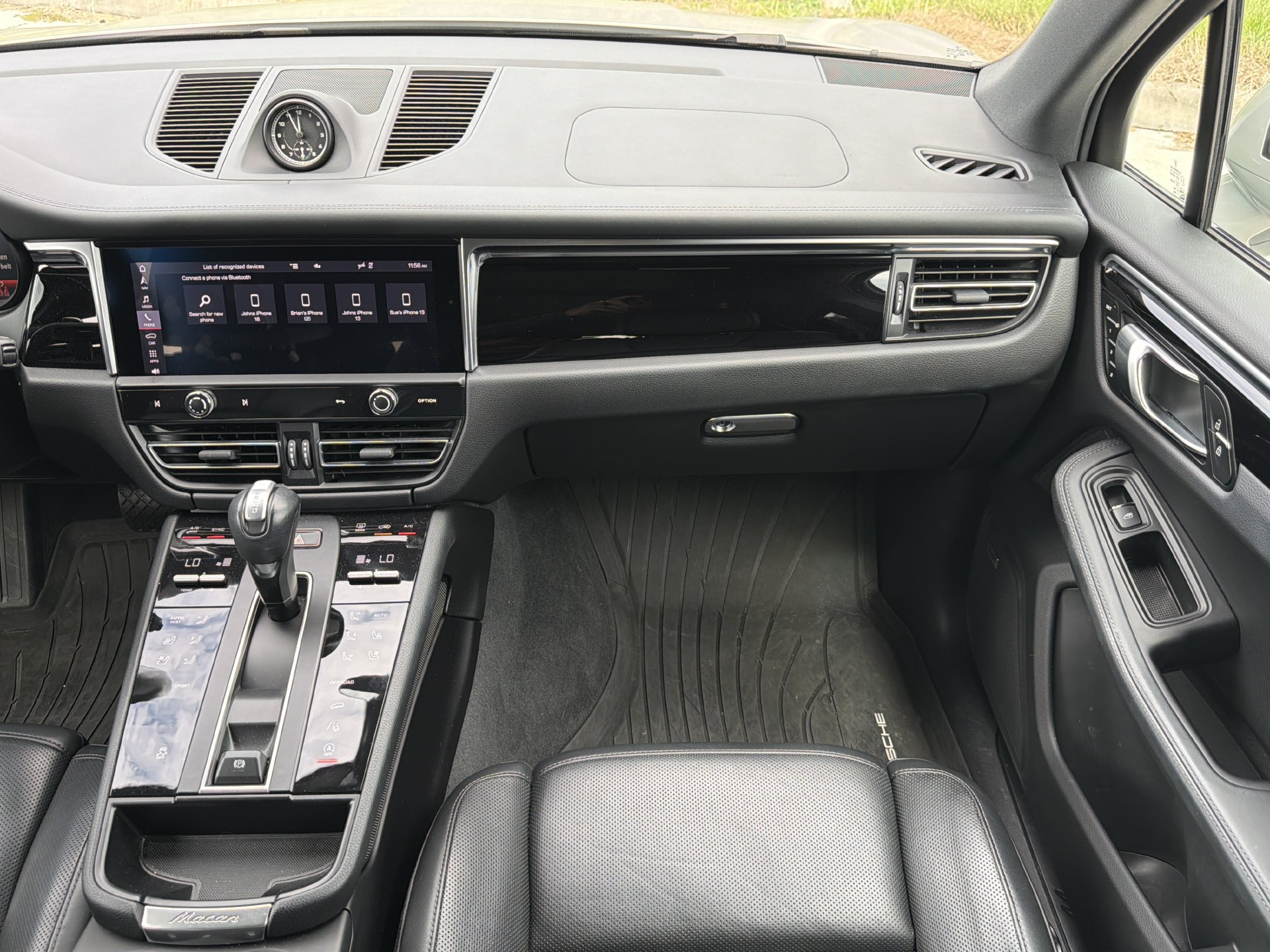 Used 2023 Porsche Macan Turbo AWD/4WD image 17