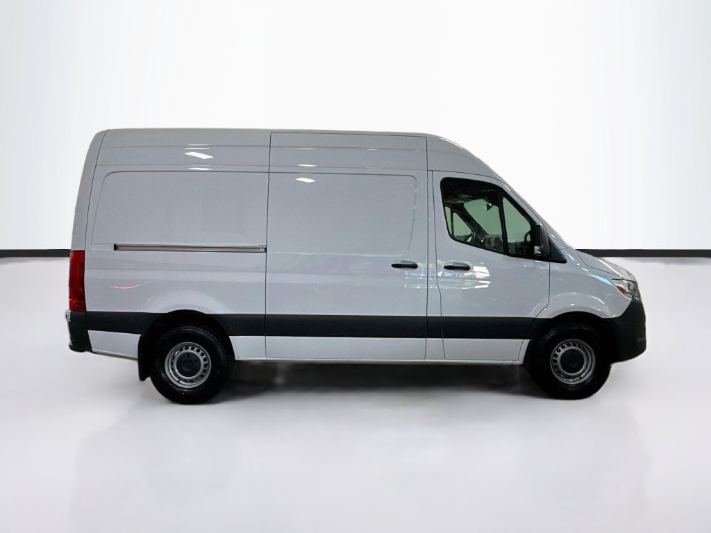Used 2023 Mercedes-Benz Sprinter 2500 image 4