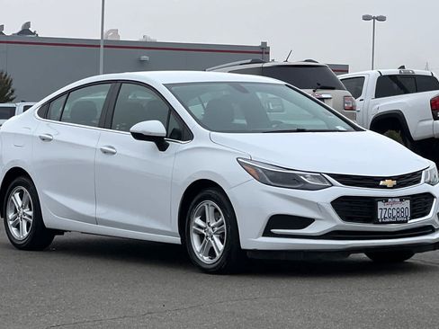 Used 2017 Chevrolet Cruze LT w/ Leather Package image 5