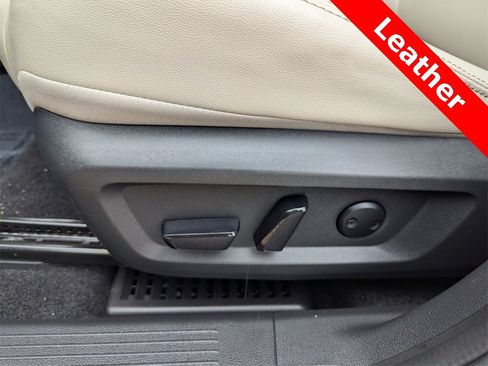 Used 2023 Nissan Rogue SL w/ SL Premium Package image 10