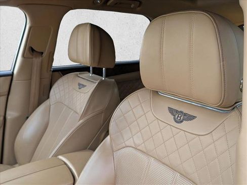 Used 2017 Bentley Bentayga image 14