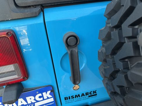 Used 2018 Jeep Wrangler Unlimited Rubicon w/ Cold Weather Group image 38