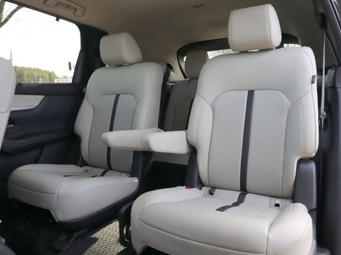 Certified 2024 MAZDA CX-90 Plug-In Hybrid w/ Premium Pkg image 9