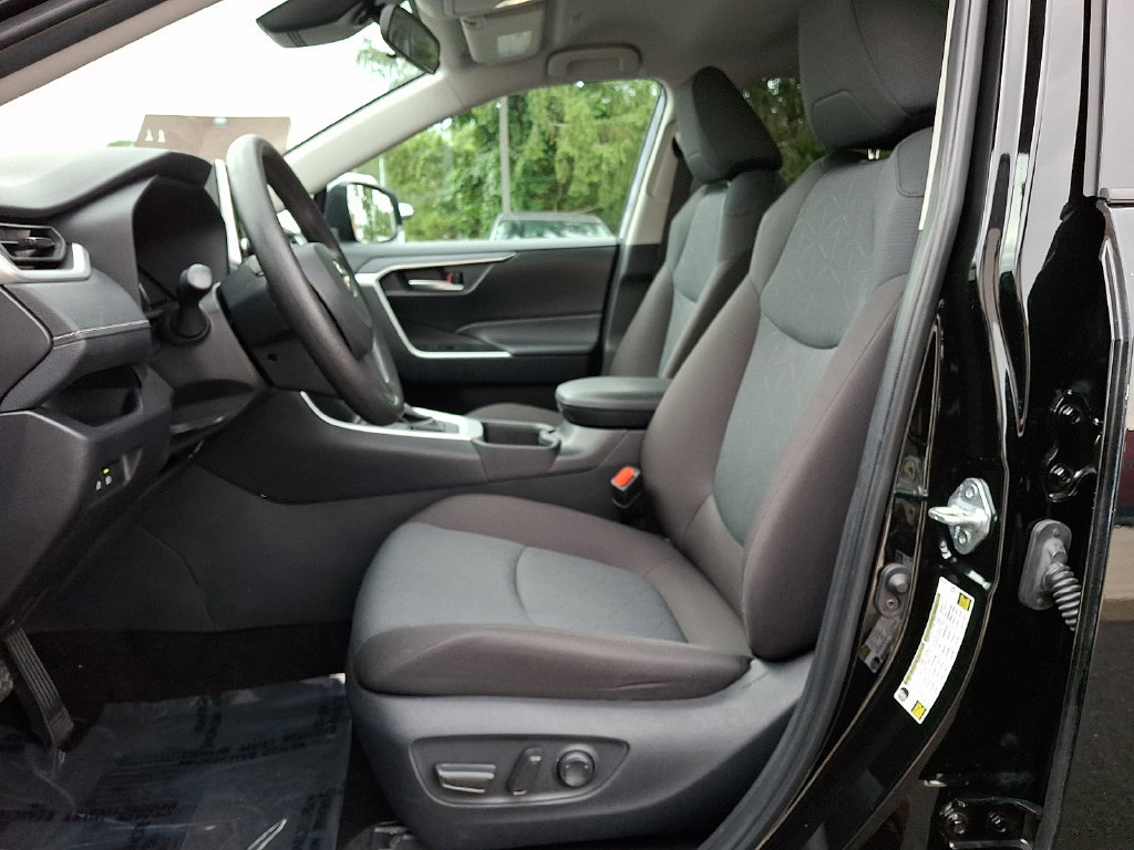 Certified 2025 Toyota RAV4 XLE AWD/4WD image 14