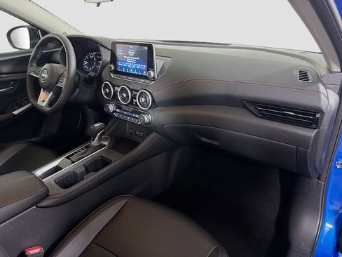 Used 2025 Nissan Sentra SR w/ SR Premium Package image 30