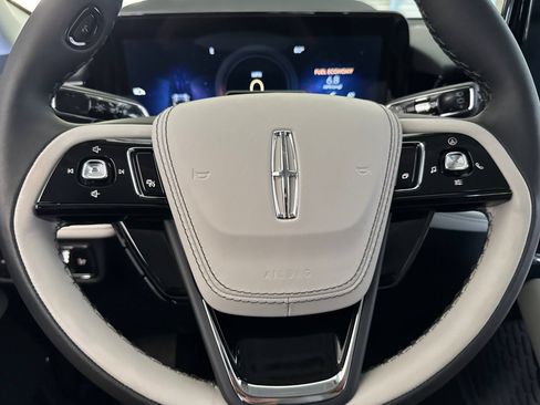 New 2026 Lincoln Aviator AWD image 20