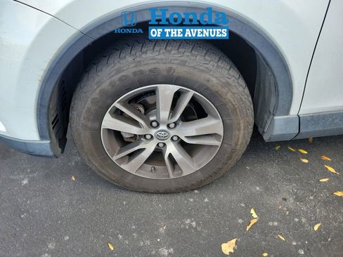 Used 2018 Toyota RAV4 XLE image 4