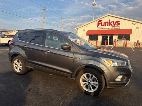 Used 2018 Ford Escape SE w/ Ford Safe & Smart Package AWD/4WD image 1