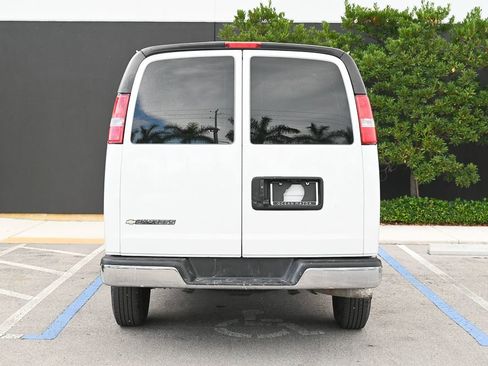 Used 2022 Chevrolet Express 2500 w/ Driver Convenience Package image 5