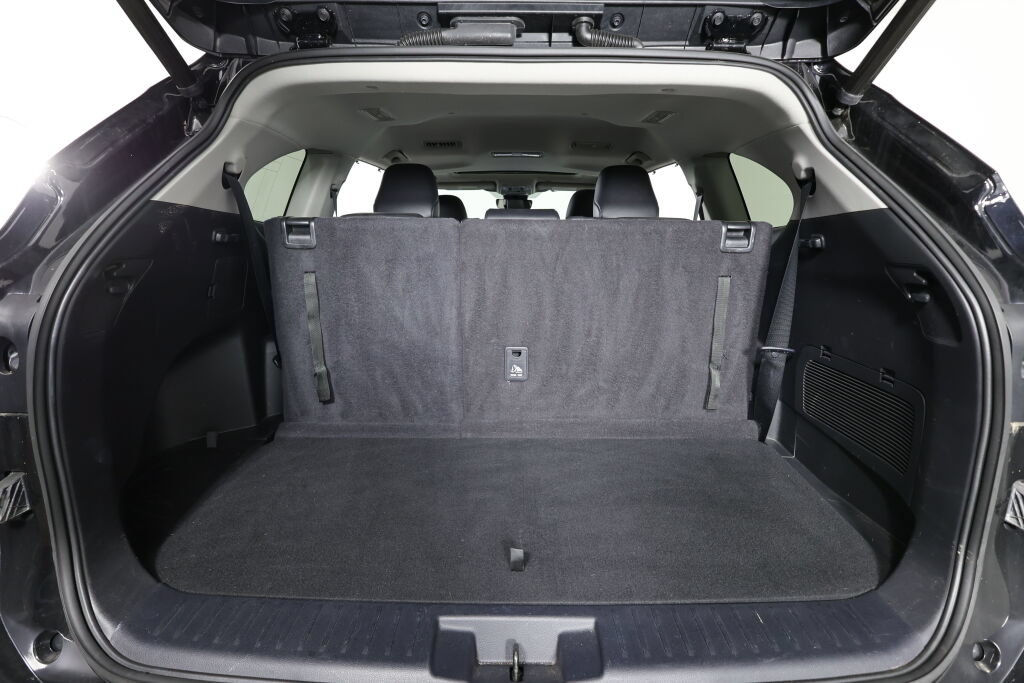 Used 2023 Toyota Highlander XLE AWD/4WD image 19