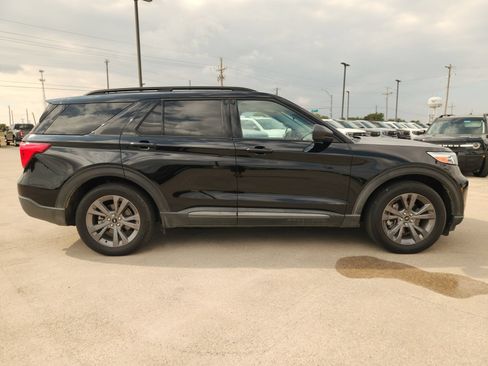 Used 2021 Ford Explorer XLT w/ Equipment Group 202A RWD image 7
