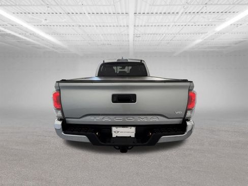 Used 2022 Toyota Tacoma TRD Off-Road AWD/4WD image 4