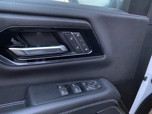 Used 2025 GMC Yukon Denali image 21