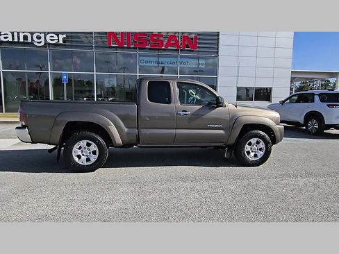 Used 2011 Toyota Tacoma PreRunner w/ SR5 Pkg #2 image 37