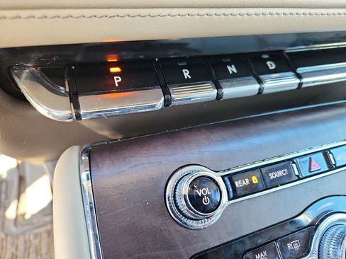 Used 2023 Lincoln Aviator Reserve w/ Equipment Group 201A image 15