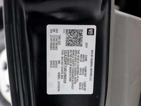 Used 2024 Chevrolet Express 3500 LT w/ LT Preferred Equipment Group RWD image 31