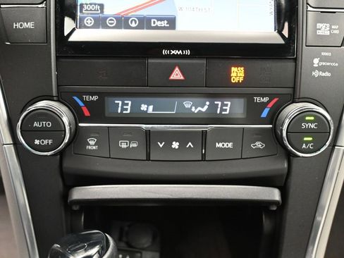 Used 2016 Toyota Camry XLE image 23