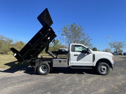 New 2025 Ford F350 XL w/ XL Chrome Package image 17