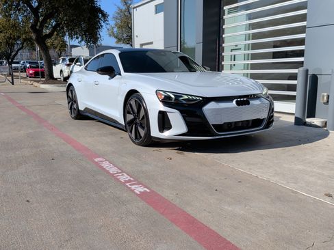 Used 2023 Audi e-tron GT Prestige image 2