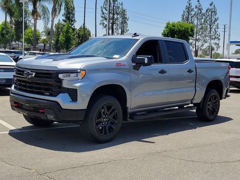 Used 2025 Chevrolet Silverado 1500 LT Trail Boss w/ LT Trail Boss Premium Package AWD/4WD image 2