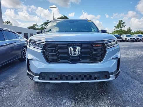 Used 2025 Honda Pilot TrailSport image 11
