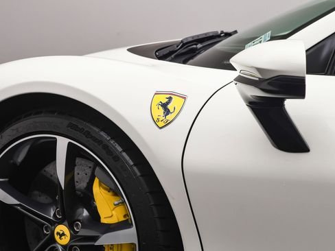 Used 2022 Ferrari SF90 Spider image 37