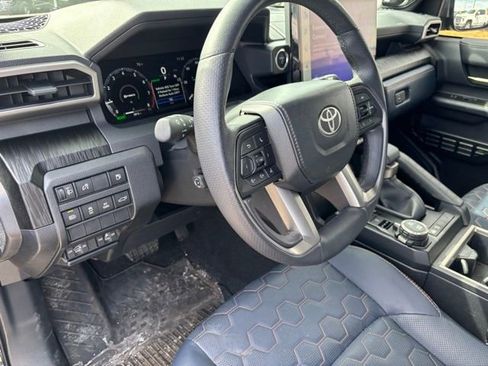 Used 2025 Toyota 4Runner 4WD image 14