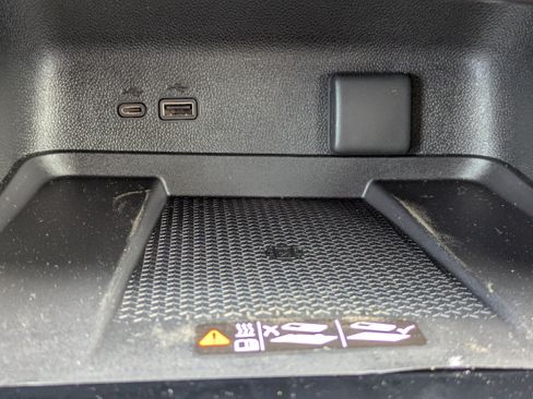 New 2025 Chevrolet Traverse LT image 16