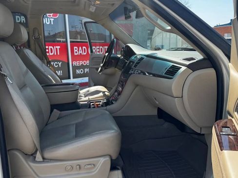 Used 2011 Cadillac Escalade ESV Luxury image 15