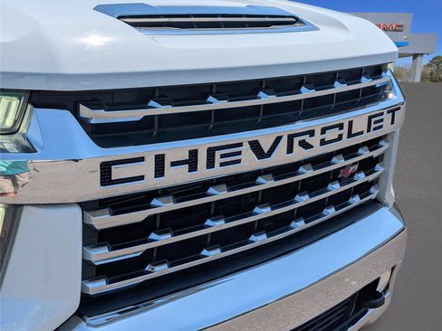 Used 2022 Chevrolet Silverado 2500 LTZ w/ LTZ Convenience Package AWD/4WD image 5