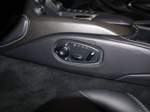 Used 2023 Aston Martin V8 Vantage Roadster RWD image 16