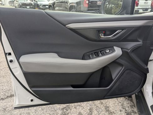 Used 2022 Subaru Outback Premium image 9