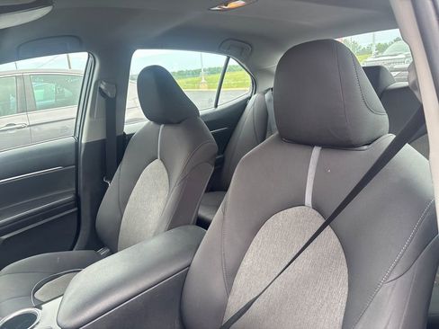 Used 2022 Toyota Camry LE FWD image 7