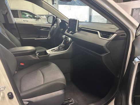 Used 2025 Toyota RAV4 XLE image 30