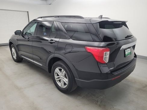 Used 2022 Ford Explorer XLT AWD/4WD image 3