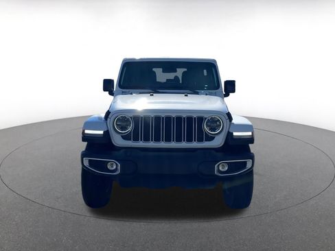 Used 2025 Jeep Wrangler Sahara image 4