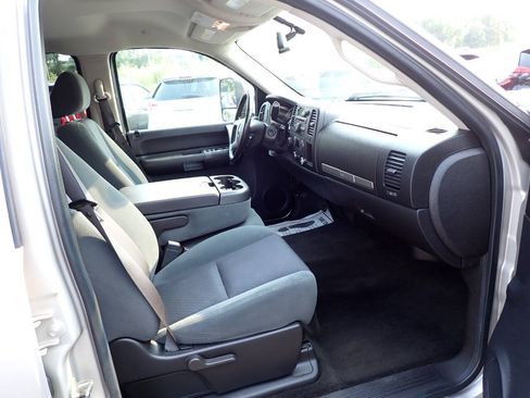 Used 2009 Chevrolet Silverado 2500 LT w/ Exterior Plus Package AWD/4WD image 9