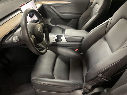 Used 2024 Tesla Model Y Long Range image 16