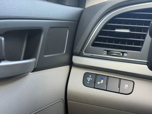 Used 2017 Hyundai Elantra Limited w/ Limited Tech Package 04 image 13