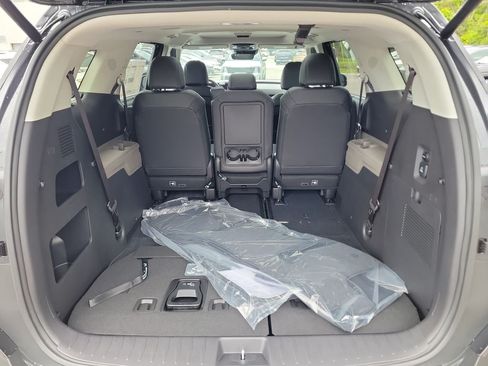 New 2026 Kia Carnival Hybrid FWD image 14