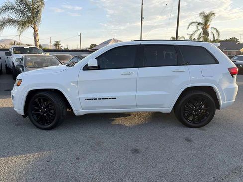 Used 2019 Jeep Grand Cherokee Altitude RWD image 2
