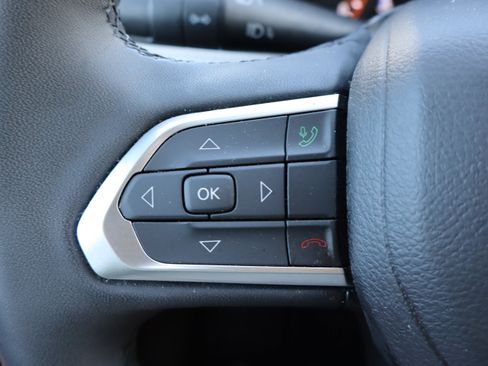 Used 2025 Jeep Compass Limited AWD/4WD image 19